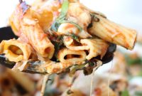 Creamy Spinach and Fresh Mozzarella Rigatoni Recipe