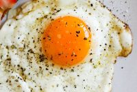 Perfect Sunny-Side-Up Eggs: Step-by-Step Cooking Guide