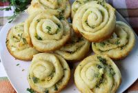 Crispy Garlic French Bread Swirls