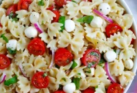 Caprese Pasta Salad with Cherry Tomatoes, Mozzarella & Basil