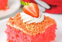 Strawberry Crunch Cake Recipe with Crispy Crumb Topping