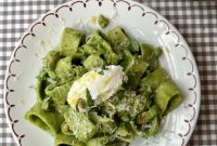 Creamy Spinach Pesto Pasta with Garlic and Lemon