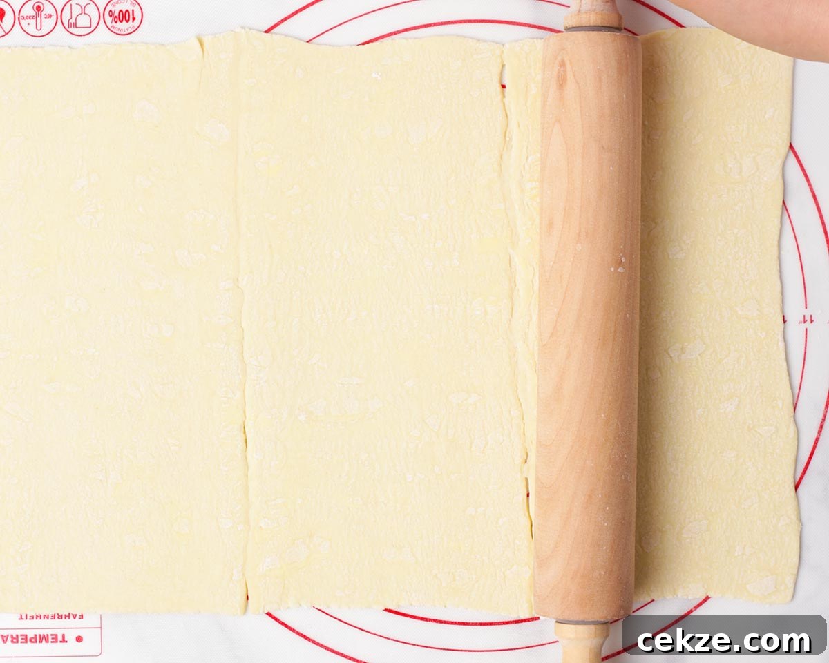 Cranberry Brie Bites: Mini Appetizers for Holidays & Parties 4 Rolled puff pastry