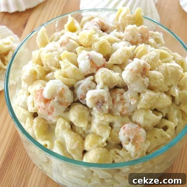 Large glass bowl with Shrimp Mac and Cheese Recipe in itg