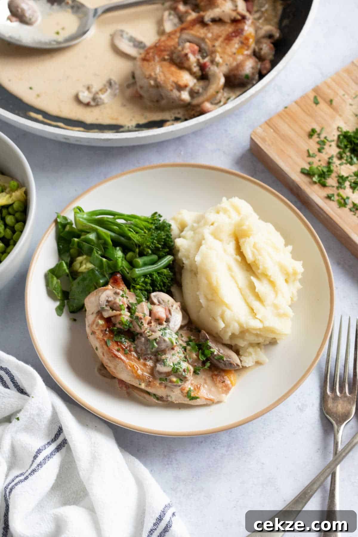 Pan-Seared Pheasant Breast with Creamy White Wine Sauce 6 Pan fried pheasant breasts in a creamy sauce with mashed potato and green vegetables.
