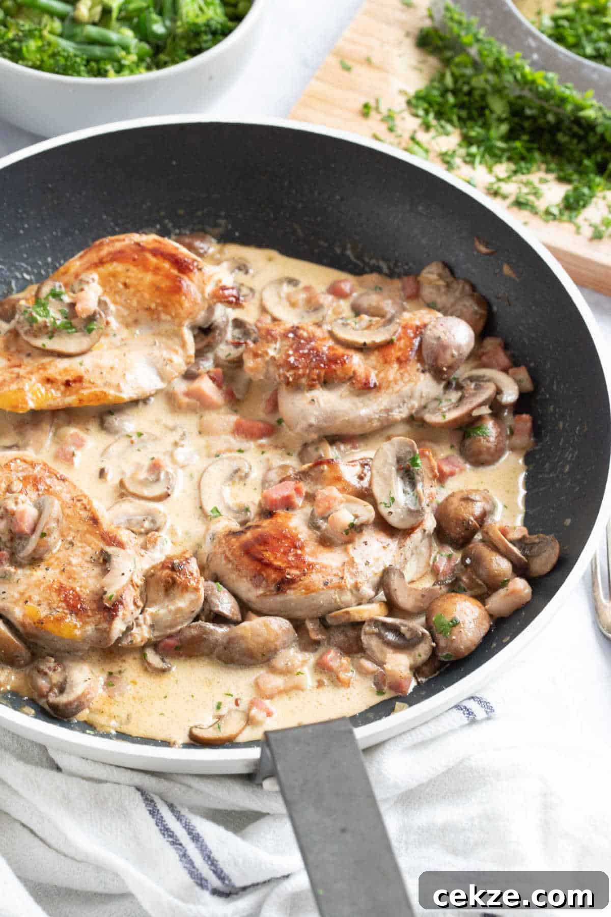 Pan-Seared Pheasant Breast with Creamy White Wine Sauce 7 Pan fried pheasant breasts in a creamy mushroom sauce.