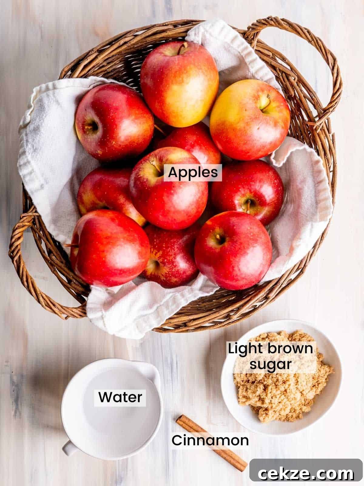 Homemade chunky applesauce ingredients labeled