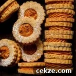 pistachio cookies filled with pistachio caramel cream.