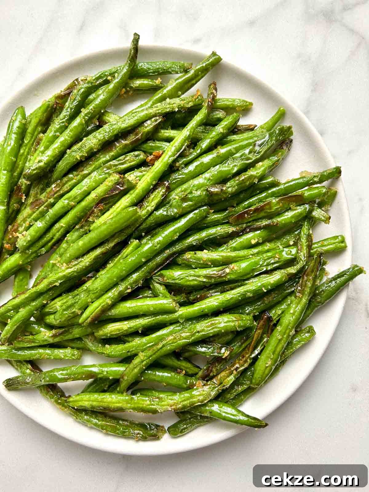 air-fried green beans on plate.