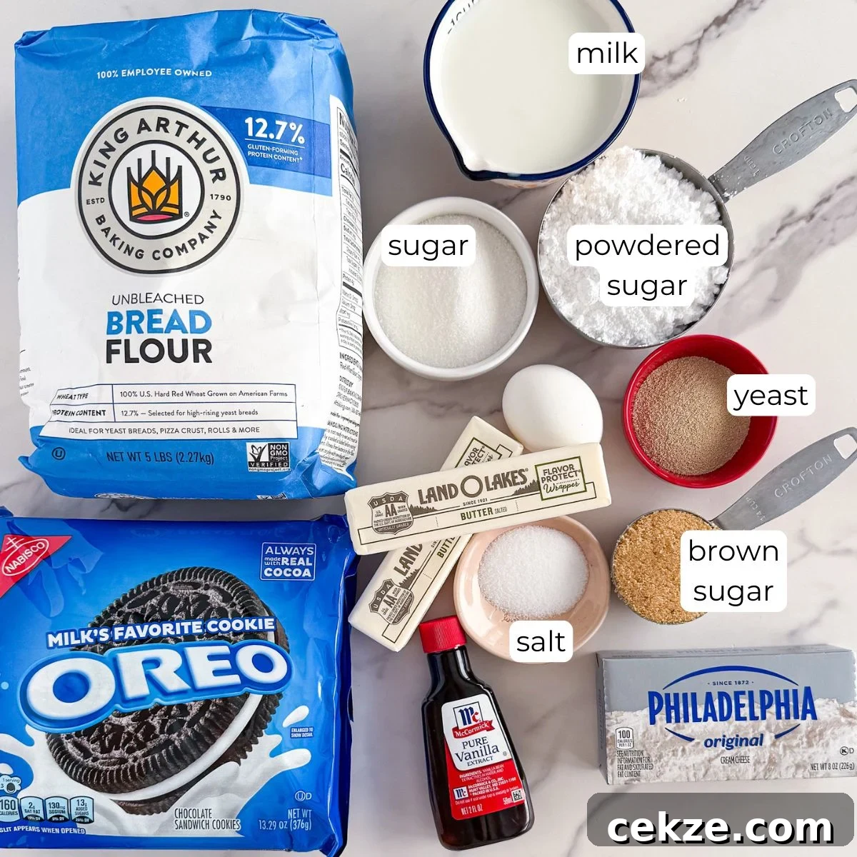 Ingredients for Oreo rolls.
