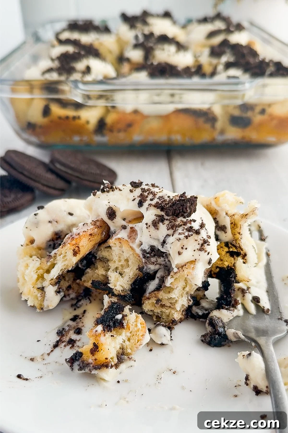 Oreo roll on a plate.