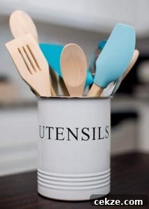 farmhouse utensil holder