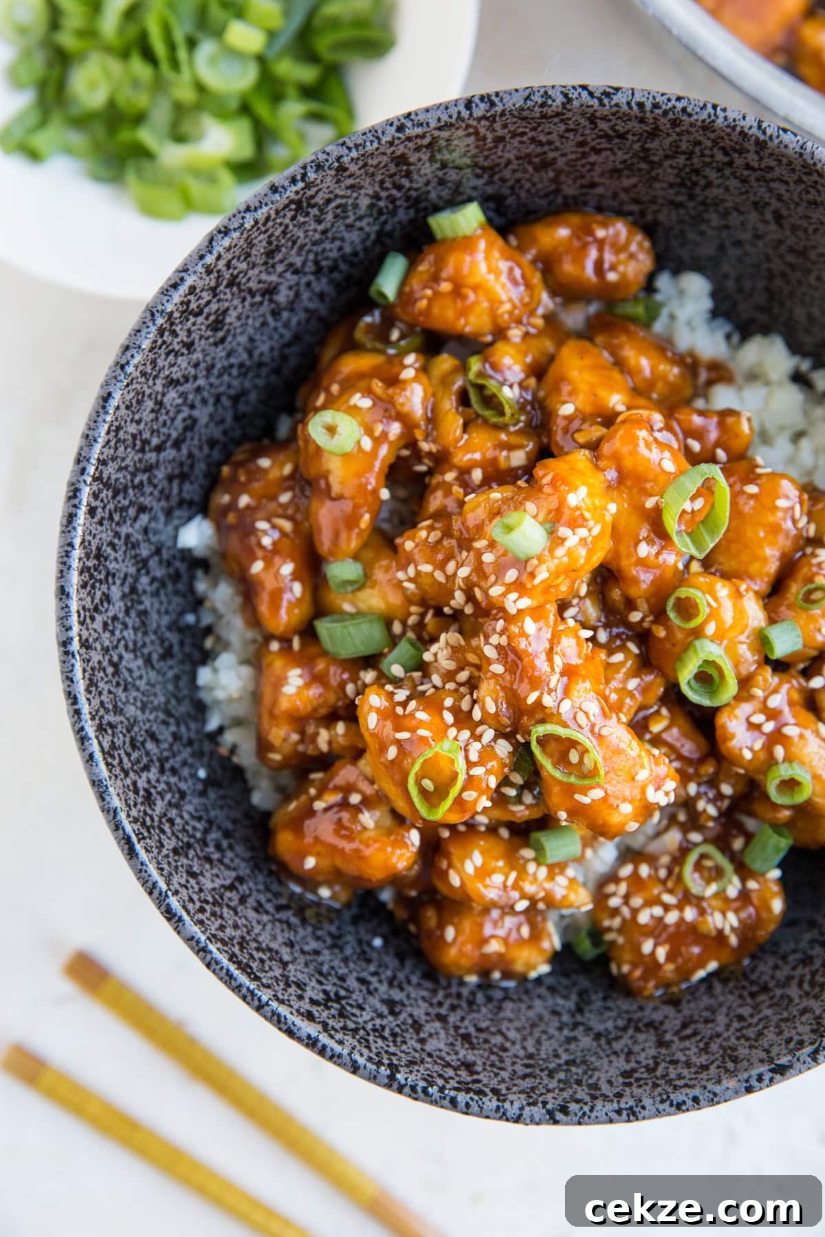Top Chicken Thigh Recipes for Flavorful Weeknight Dinners 6 Paleo General Chicken - grain-free, refined sugar-free paleo General Chicken is a sweet and sour crispy sticky chicken recipe that is absolutely blissful!