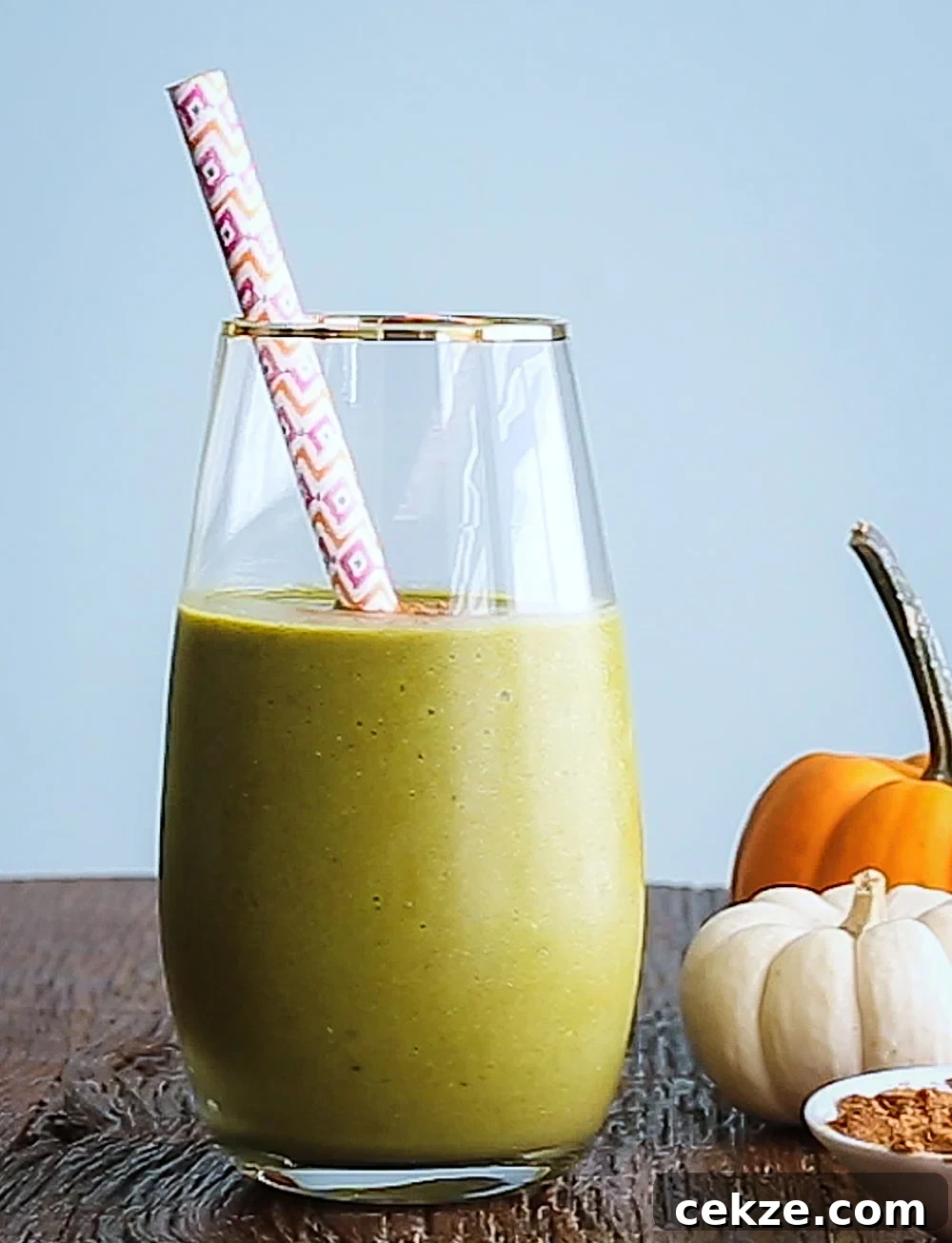 Pumpkin Spice Smoothie Recipe — Creamy Fall Green Blend 2 pumpkin-spice-green-smoothie-1