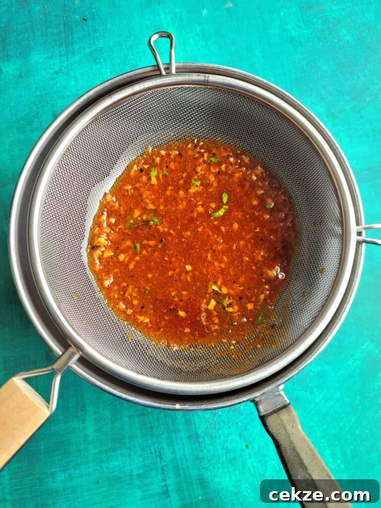 straining sauce