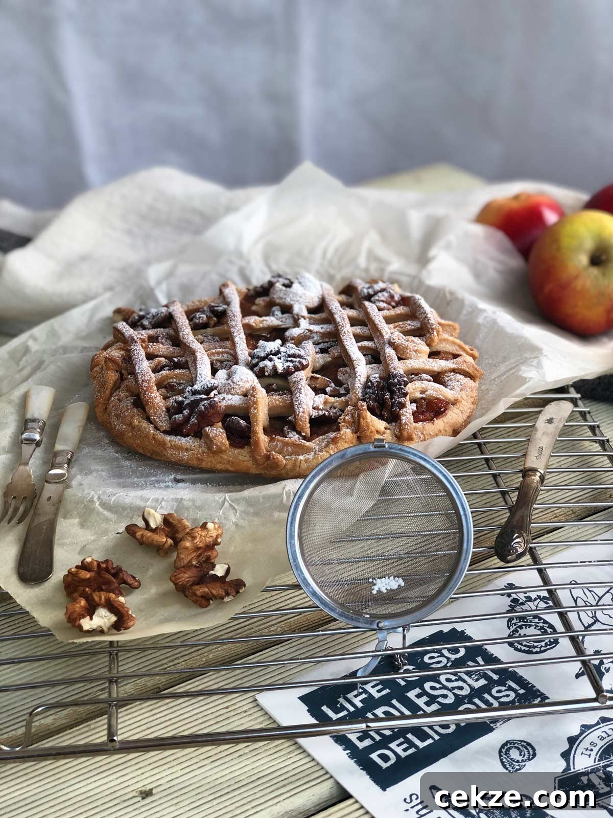 apple and walnut pizza