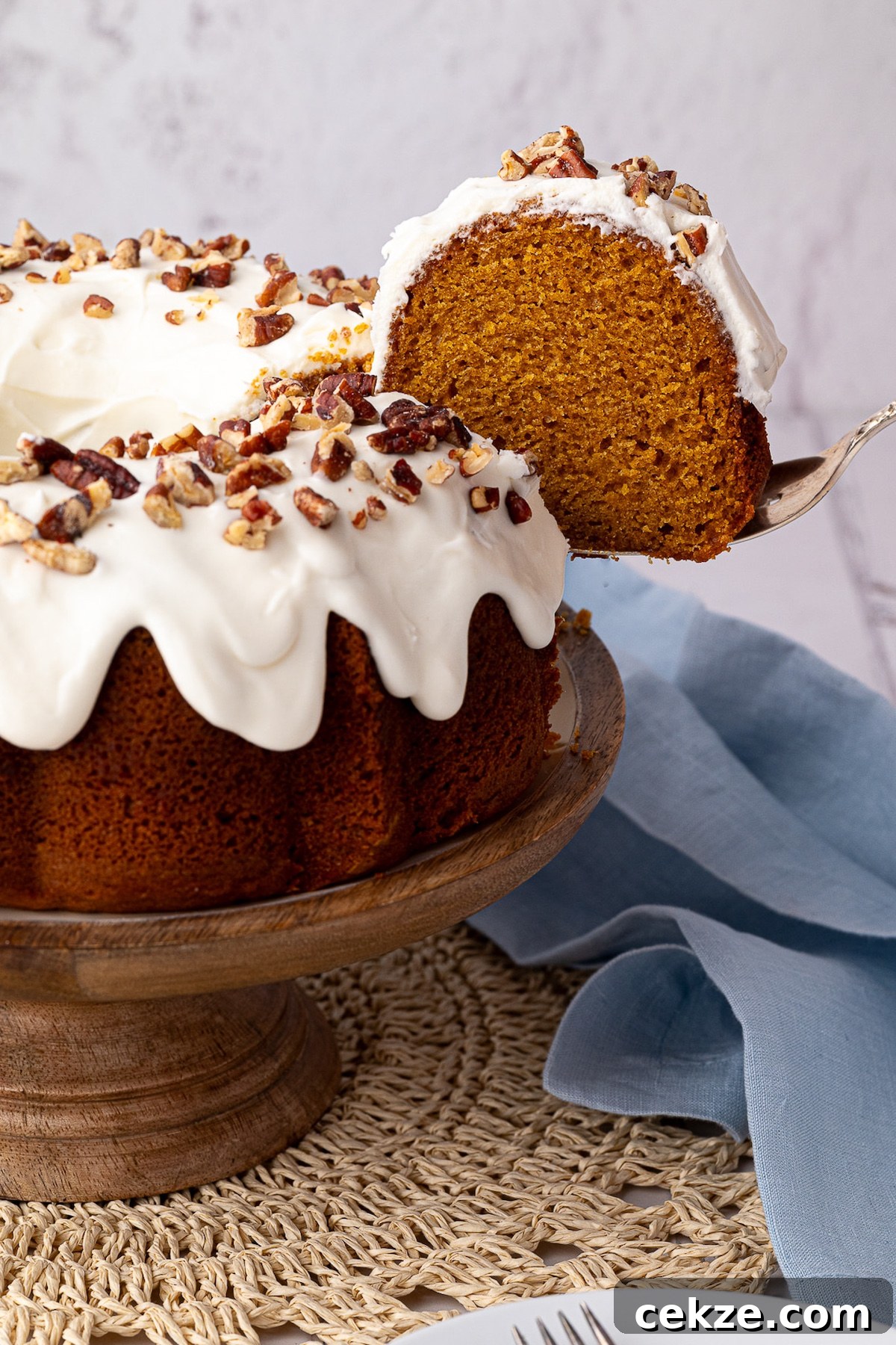 slicing the pumpkin cake for serving